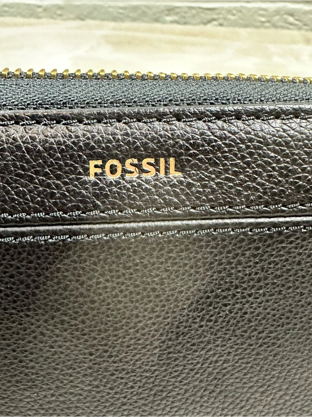Fossil Black Cowhide Leather Zip Around Wallet Gold Hardware Pebbled Clutch